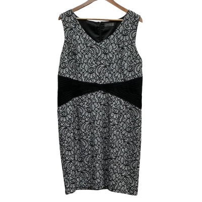 Jacqui-E Womens  Size 18 Black  / White dress