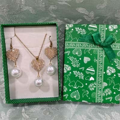  Womens Earrings / Necklace Set Gold-tone