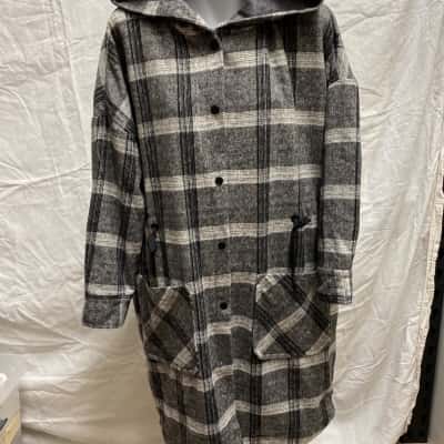  Womens  Size 18 Black  / Striped / White 