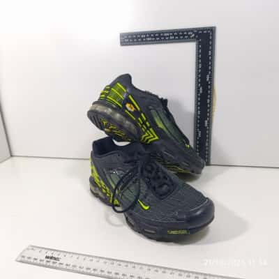 Nike Air Max TN Mens Size 7Y Sneakers Black / Yellow PreOwned 