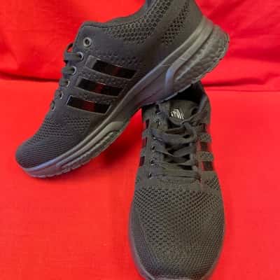 Adidas Mens  Size 9 Trainers Black  NWOT