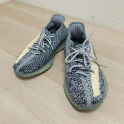 Adidas Yeezy Mens  Size 8 Grey Shoes VGUC