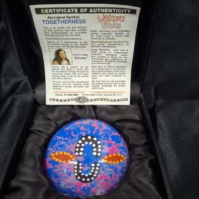 Aboriginal togetherness symbol 