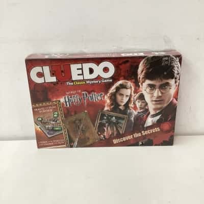 NEW - Cluedo: The Classic Mystery Game - World of Harry Potter