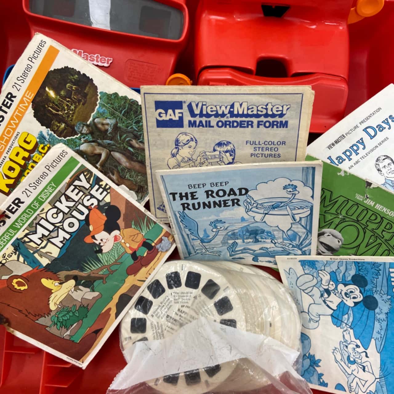 4x vintage view masters, slides and case ( as is )