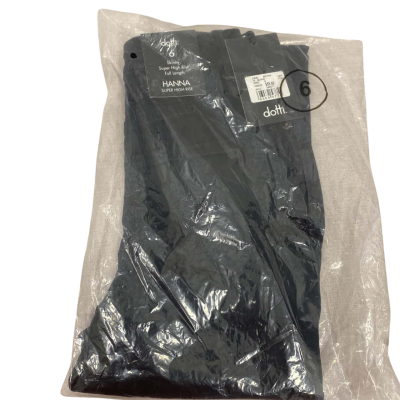 BNWT Dotti Womens  Size 6 High-Waisted Jeans Black  