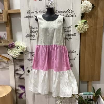 LINEN LUX BRAND! SLEEVELESS TIERED SLEEVELESS TIERED MIDI DRESS! Womens  Size 12 Midi Dress / Sleeveless Dress  Beige / Pattern / Pink  / White 