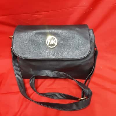  Womens black multi compartment MK logo Bali bag