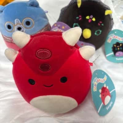 SQUISHMALLOWS X3 small new with tags - Tetero, Sergio & Ozu 