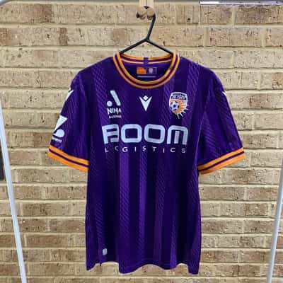  Mens macron Perth glory team shirt Size XL 