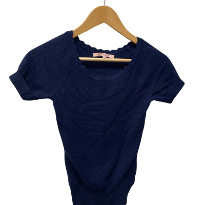 Review Womens  Size 6 Cropped Top Blue 