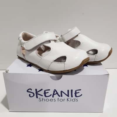  Kids Skeanie White Sunday Sandals size EUR 25