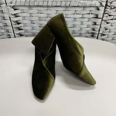 Ashley Lim Extraordinary Womens  Size 36.5 Heels Green Velvet