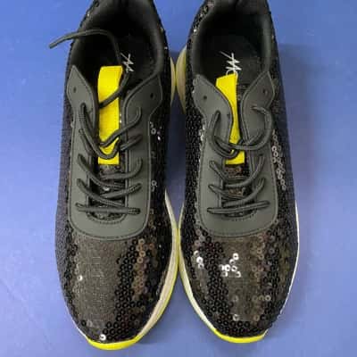 Motto Womens  Size 9 Black Sequin sneakers 