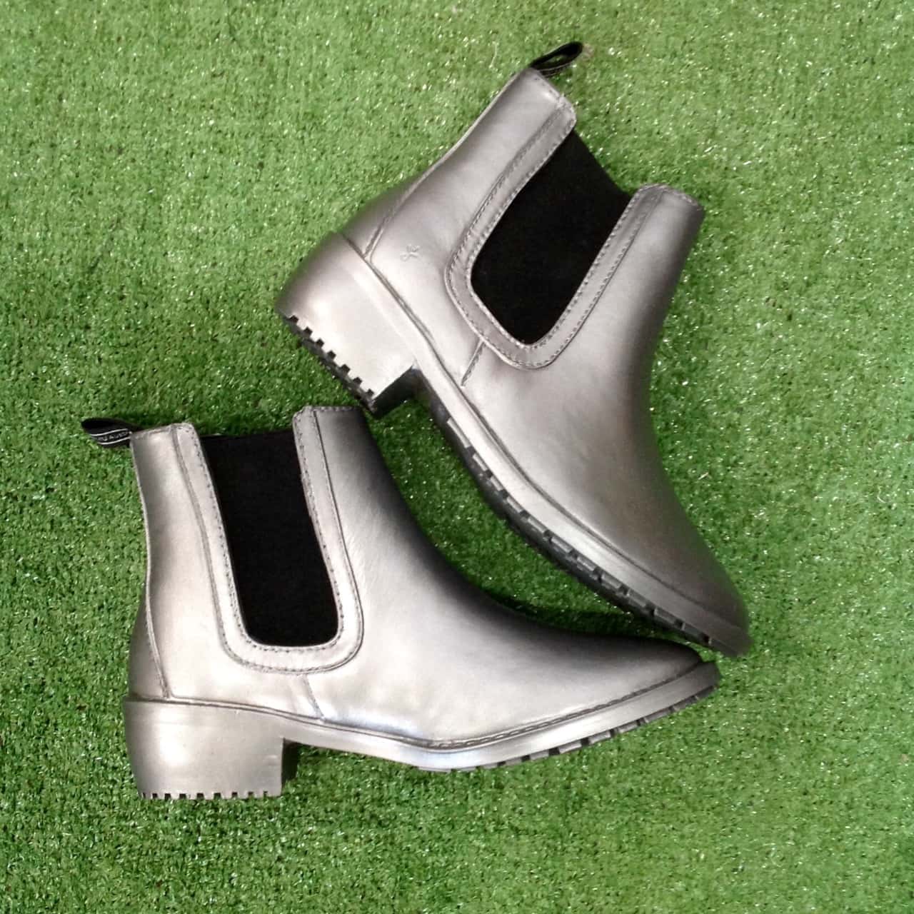 Emu Australia Womens Silver waterproof Chelsea rain boot. Size 9.(s)