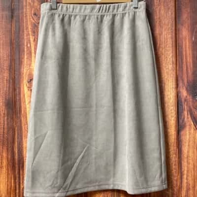 W. Lane Womens  Size 8 Grey skirt New