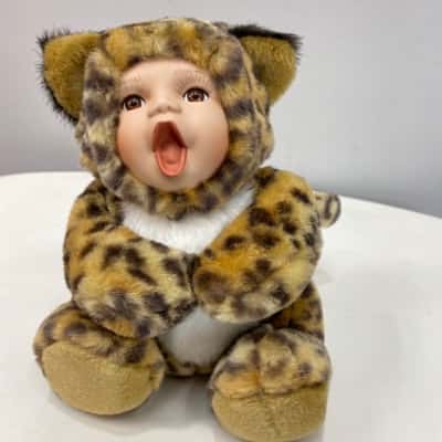 Hug me Porcelain face doll -200mm