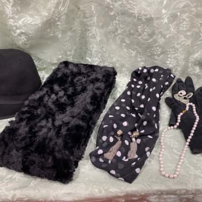  Womens Winter Bundle Size One Size Black  / Pearl / Silver 