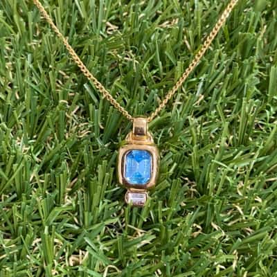 Womens Avon Faceted Azure and White Pendant Necklace 