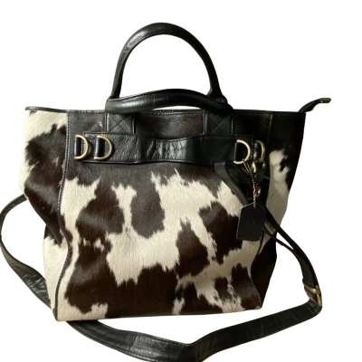 The Design Edge Black Cowhide Leather Handbag