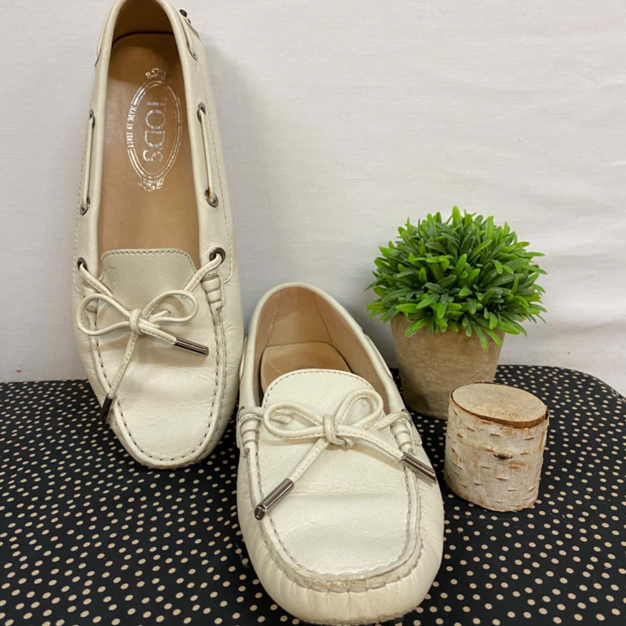 TODS Cream Leather Loafer, Made in Italy, Size 37.5(s)