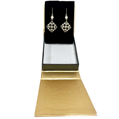 BNWOT Avon Gemstone Drop Earrings- just Beautiful 