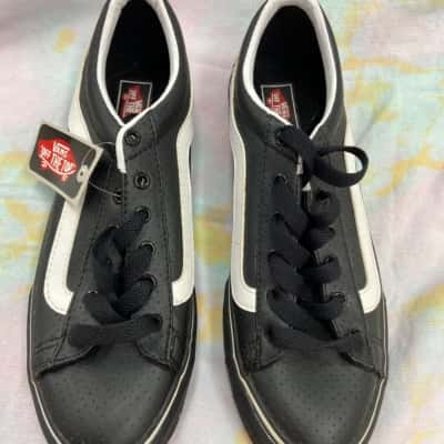 Vans Mens  Size 40 Black  ‘M-16 Lace’ shoes’