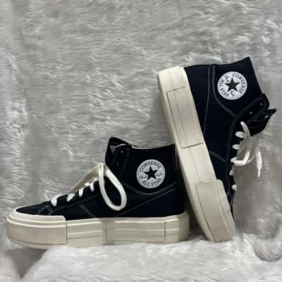 Converse Mens  Size 12 Sneakers Black  / White 