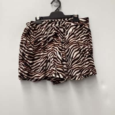 Seed Womens  Size 8 Shorts Animal print 