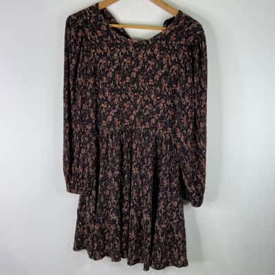Forever New Tegan Scattered Garden Floral Dress – Size 10