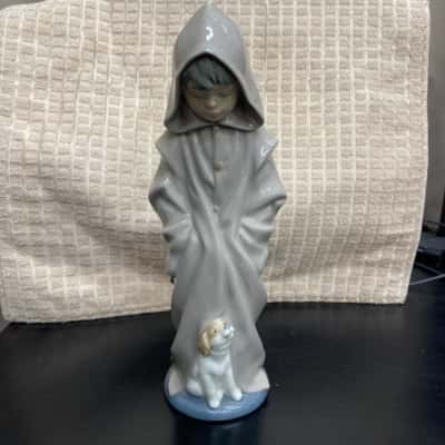 Llardo Nao Hooded Boy With Dog