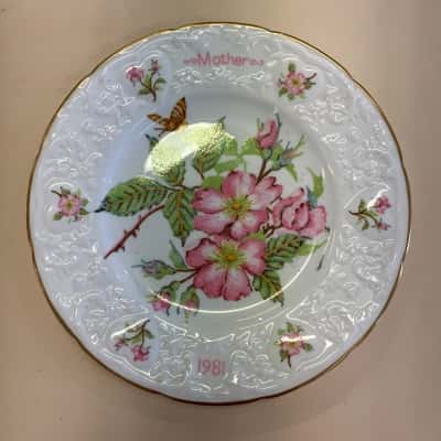 Mother 1981 Floral Plate 