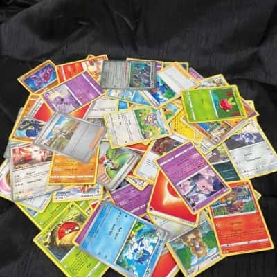 Pokémon cards X 100