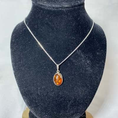  Women’s 925 Sterling Silver 45cm Curb Chain Amber Pendant Necklace