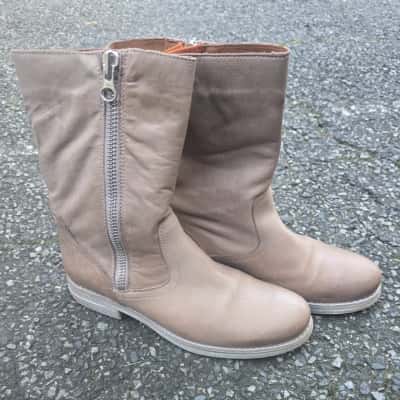 Eos Womens  Size 40 Boots Beige 
