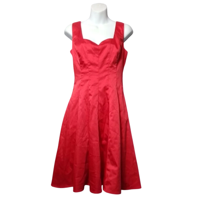 Review Women's Size 8 Red Sweetheart Dress