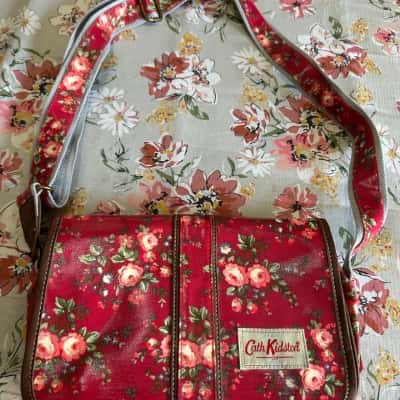 Cath Kidston London Red Floral PVC Crossbody Bag (B22)