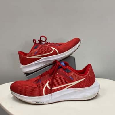 Nike Pegasus 40 Mens  Size 11 Sneakers / Trainers Red 