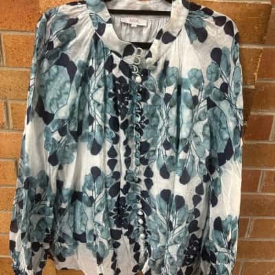  Womens  Mia Size 12 Button Up Top Floral 