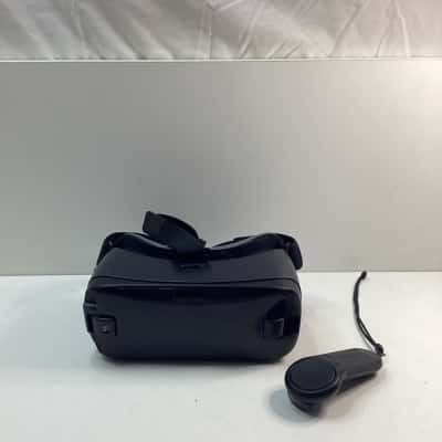 SAMSUNG Gear VR Headset With controller 