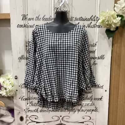 Worthier Brand! AS NEW 55% LINEN BLEND RUFFLED SLEEVE AND HEMLINE CHECKERED SHIRT! Womens  Size M / S 3/4 Sleeve Shirt / 3/4 Sleeve Top / Blouse Black  / Checked / Pattern / White 