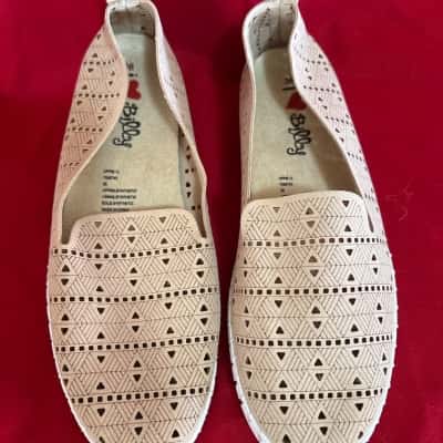 I Love Billy Uppie Sand Micro Suede Women’s  Size 38 Sneakers featuring a Neutral Laser-Cut Geometric Pattern on the Upper