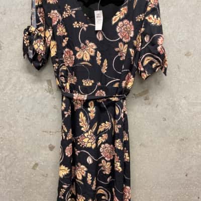Jacqui-E Womens  Size 10 Black  / Floral 