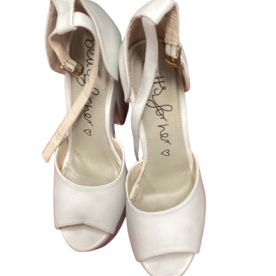 Betts for her  Size 10 Platforms White 