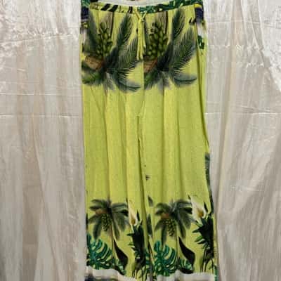  Womens  Size 16 Wide Leg Pants Green 