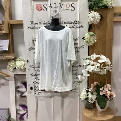KISSED EARTH BRAND!  Womens  Size 14 / 16 Short Sleeve Shirt White! BNWT! PERFECT T-SHIRT FOR THAT CASUAL OVERSIZED LOOK! MADE WITH 100% COTTON! 