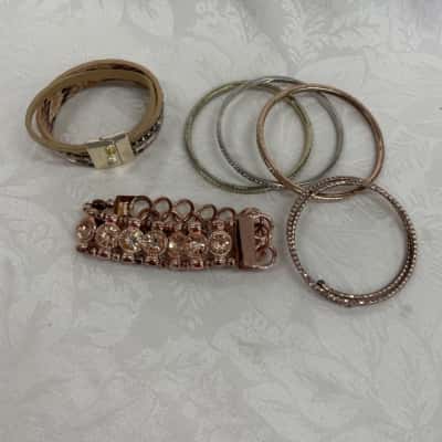  Super Cute Women’s Diamanté Costume Jewellery Bangle / Bracelet Bundle