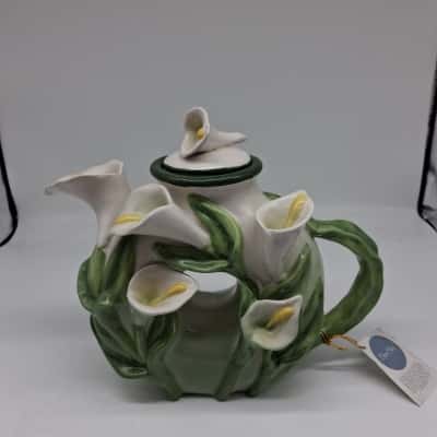 TEAPOT: LANDMARK CONCEPTS BLUE STAR  CALLA  LILLY TEAPOT