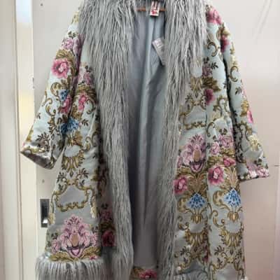 the style as a Blue Brocade/Fur Duster Coat (Model QQE 0223) in size 3.
