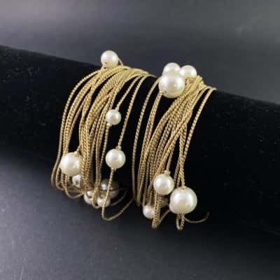 Juliet and company Bracelet Strand Chain Gold Tone Cream Faux Pearl Beads 